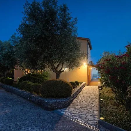 Villa Casa Aneri By Guide Pavicini